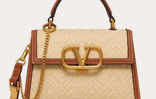 Valentino Bag Outlet a red